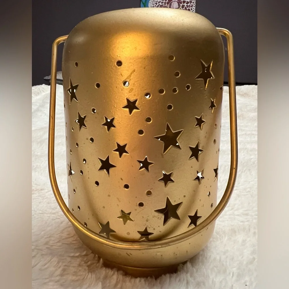 Starry Gold Lantern, very good used condition, creates a star pattern surround
